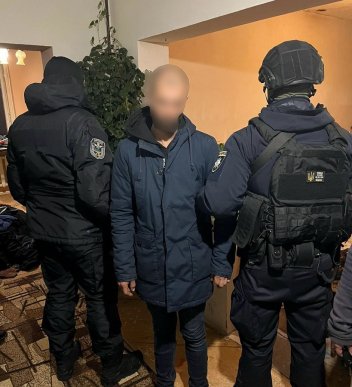Обшуки провели в Ужгороді та Мукачеві: в області викрили злочинне угруповання – 05