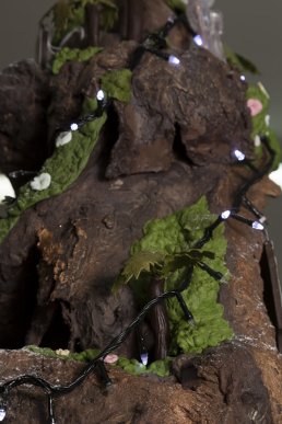 Кондитерський дім "Bondarenko" виготовив дві святкові скульптури: ялинку та Різдвяну гірку – 24