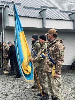 У Мукачеві попрощалися із загиблим Героєм – 01