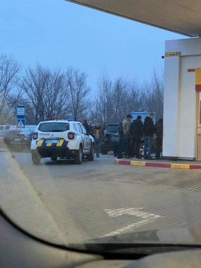 Переполох в Ужгороді: що коїлось на одній із заправок міста – 01 Переполох в Ужгороді: що коїлось на одній із заправок міста – 01