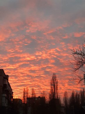 Червоне небо: ужгородці поділились фотографіями чарівної краси вечірнього неба – 10 Червоне небо: ужгородці поділились фотографіями чарівної краси вечірнього неба – 10