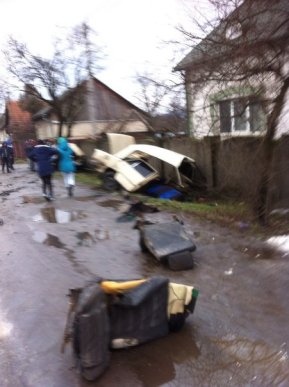 На Тячівщині внаслідок ДТП авто розрізало навпіл – 02 На Тячівщині внаслідок ДТП авто розрізало навпіл – 02