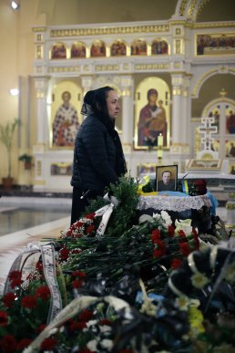 У Мукачеві попрощались із загиблим захисником — у нього залишились вагітна дружина та батьки – 07