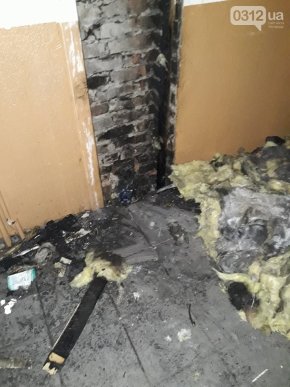 Батьки з дітьми тікали на вулицю: вночі в Ужгороді сталася пожежа в гуртожитку – 03