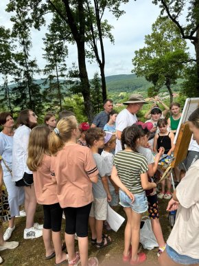 Дерев’яний храм у селі Щасливе малювали на пленері юні художники – 06