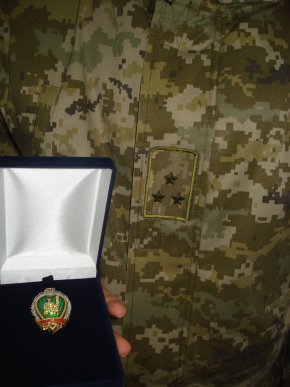 Закарпатському прикордоннику, який врятував двох нелегалок, вручили нагороду «За мужність в охороні державного кордону» – 03 Закарпатському прикордоннику, який врятував двох нелегалок, вручили нагороду «За мужність в охороні державного кордону» – 03