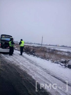 Між Ракошином і Старим Давидковом ДТП: авто з’їхало в кювет – 02 Між Ракошином і Старим Давидковом ДТП: авто з’їхало в кювет – 02