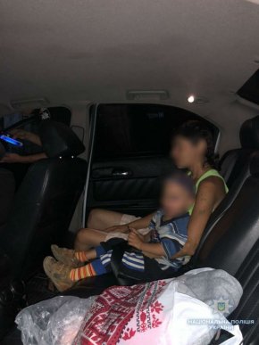 Жінка намагалася продати свою 3-річну дитину – 04