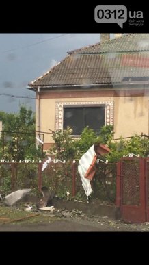 На Ужгородщині буревій позривав дахи на будинках – 02 На Ужгородщині буревій позривав дахи на будинках – 02