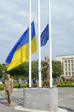 Як в Ужгороді святкували схвалення безвізу для України – 03