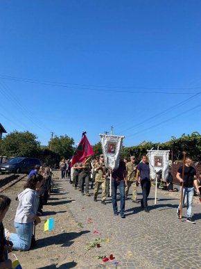 У одній із громад Закарпатської області попрощалися із Героєм – 01