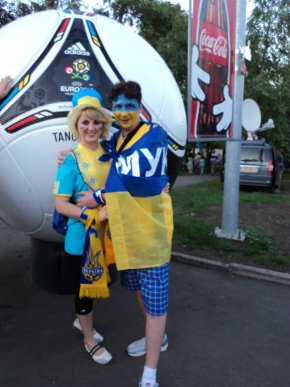 Мукачівські вболівальники підтримували футбольну збірну України в Донецьку (ФОТОРЕПОРТАЖ) – 06