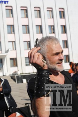 Сергій Вінер разом з вихованцями продемонстували мукачівським велосипедистам власні трюки (ФОТО) – 10 Сергій Вінер разом з вихованцями продемонстували мукачівським велосипедистам власні трюки (ФОТО) – 10