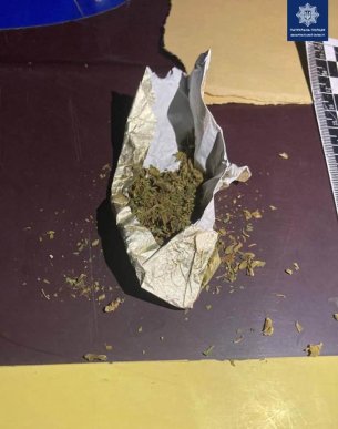 Рано-вранці в двох чоловіків у Мукачеві знайшли наркотичні речовини – 03 Рано-вранці в двох чоловіків у Мукачеві знайшли наркотичні речовини – 03