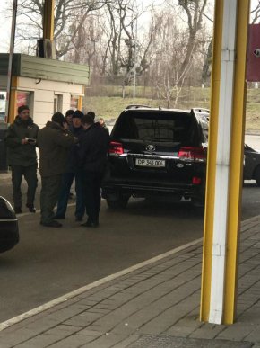 Скандал на КПП "Тиса": ввечері затримали знаного закарпатця із чималою партією контрабанди – 01 Скандал на КПП "Тиса": ввечері затримали знаного закарпатця із чималою партією контрабанди – 01