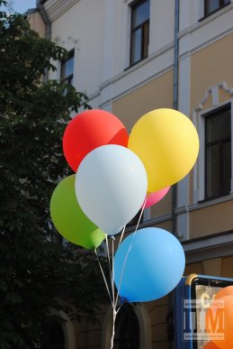 У центрі Мукачева відбувся урочистий парад випускників (ФОТО) – 13