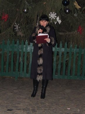 У Берегові урочисто засяяла новорічна ялинка та відкрилась ковзанка – 03