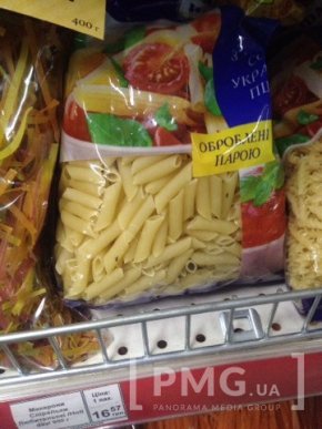 У Мукачеві в супермаркеті продають макарони із жуками – 02