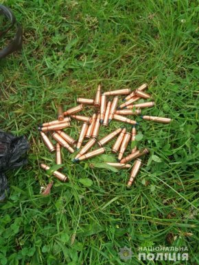 У двох чоловіків поліція знайшла заборонені предмети – 03