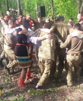 У зоні АТО бійці 128-ої бригади влаштували веселощі – 04