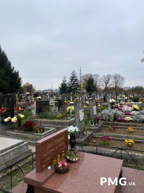 Запалюють свічки та приносять квіти: як проходить День пам’яті померлих на Закарпатті – 04
