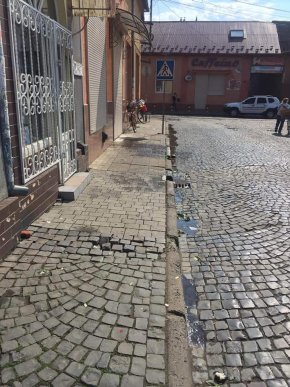 Торгівля біля ринку: багатьох мукачівців обурили дії муніципалів – 03