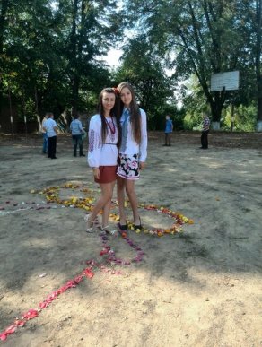 Шкільний фотоальбом: як учні Мукачева 1 Вересня відзначали (ФОТОРЕПОРТАЖ) – 29