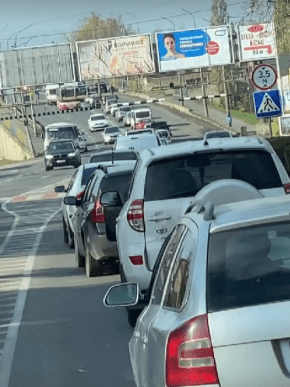 Утворились чималі затори: неподалік ринку "ГІД" трапилась аварія – 01