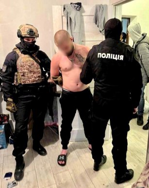 На Закарпатті перед судом постануть учасники злочинної групи, які ошукували людей – 01