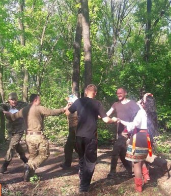 У зоні АТО бійці 128-ої бригади влаштували веселощі – 03