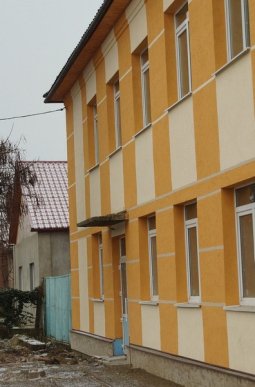 У Мукачеві триває реконструкція будівлі для НВК "Гармонії" – 13