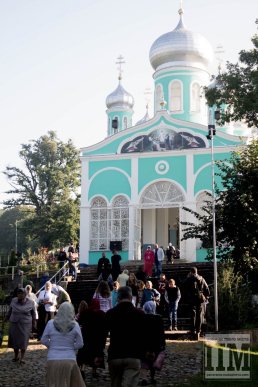 У Мукачівському Свято-Миколаївському жіночому монастирі святкують Успіння Пресвятої Богородиці (ФОТОРЕПОРТАЖ) – 33