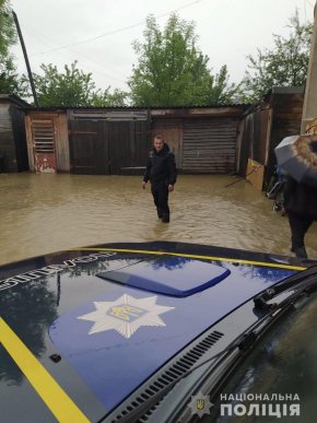 Через негоду на Рахівщині правоохоронці перекрили рух автошляхом – 03