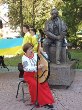 У Берегові відкрили пам’ятник Тарасу Шевченку – 01