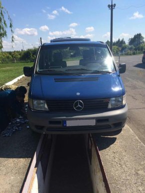 На Закарпатті угорець позбувся свого автомобіля через перевезені контрабандні цигарки – 09