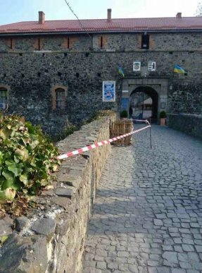 В Ужгородському замку обвалилася середньовічна стіна – 03