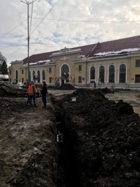 У Мукачеві реконструюють площу навпроти залізничного вокзалу – 06