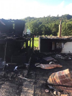 На Міжгірщині вогонь перетворив будинок на купу попелу – 03