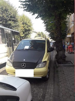 31 водій сплатить штраф за неправильне паркування у Мукачеві – 03