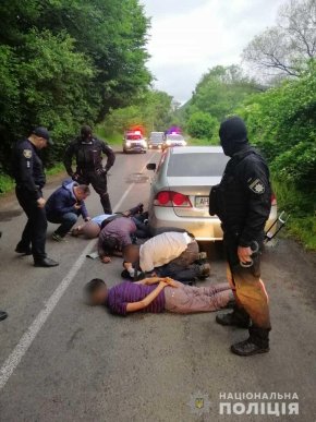 На Закарпатті провели спецоперацію. Затримали десяток чоловіків – 02