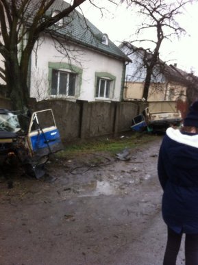 На Тячівщині внаслідок ДТП авто розрізало навпіл – 03 На Тячівщині внаслідок ДТП авто розрізало навпіл – 03