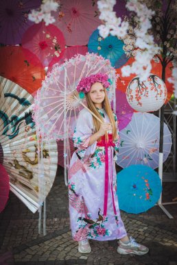 «Острівець Японії»: в Ужгороді провели акцію «Фото патріота» з сакурами – 09