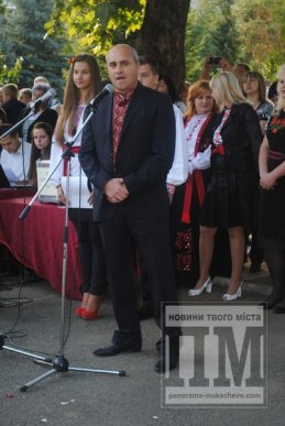 Перший дзвоник відсвяткували у Мукачівській гімназії (ФОТОРЕПОРТАЖ) – 13 Перший дзвоник відсвяткували у Мукачівській гімназії (ФОТОРЕПОРТАЖ) – 13