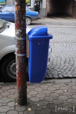 Сміттєві баки європейського зразка встановлюють у Мукачеві – 02