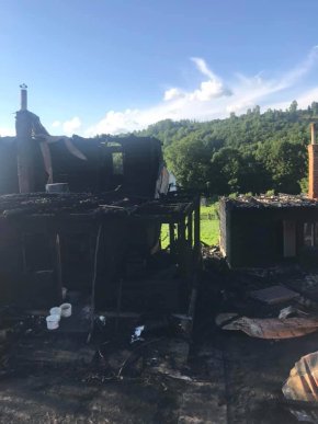 На Міжгірщині вогонь перетворив будинок на купу попелу – 02