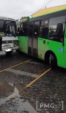 У Мукачеві поблизу "Зеленого ринку" сталася ДТП – 02 У Мукачеві поблизу "Зеленого ринку" сталася ДТП – 02