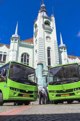 У центрі Мукачева презентували нові автобуси – 02