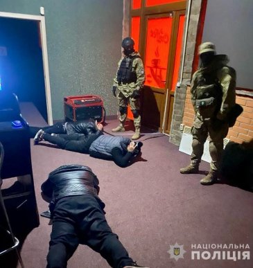 Заклади замаскували під кафе і спортивні бари: що коїлось в Ужгороді та в Мукачеві – 03