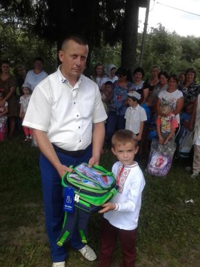 Більше півтори тисячі першачків Рахівщини отримали новенькі ранці з канцелярським приладдям – 10