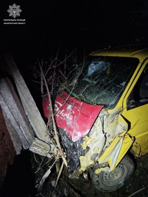 П’яний заїхав у бетонну огорожу: випадок у Мукачеві – 01